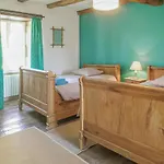 Awesome Home In St Maixent De Beugne Nyaraló
