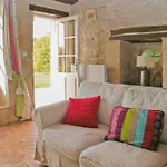 Awesome Home In St Maixent De Beugne Nyaraló
