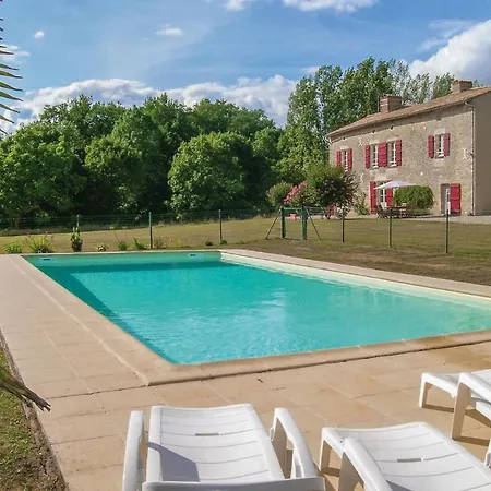 Ferienhaus Awesome In St Maixent De Beugne *