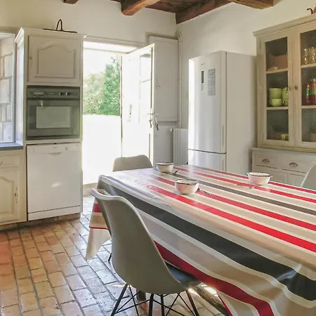 Ferienhaus Stunning In St Maixent De Beugne *