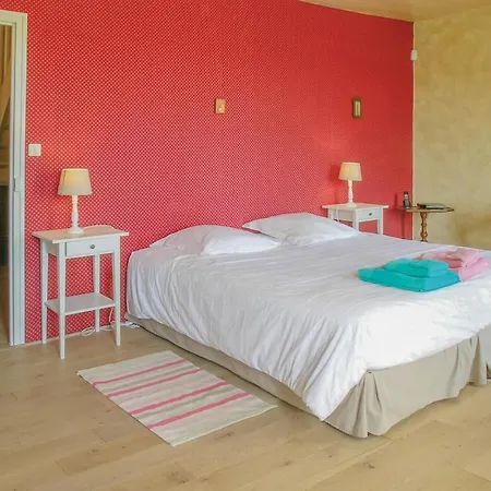 Ferienhaus Stunning In St Maixent De Beugne *