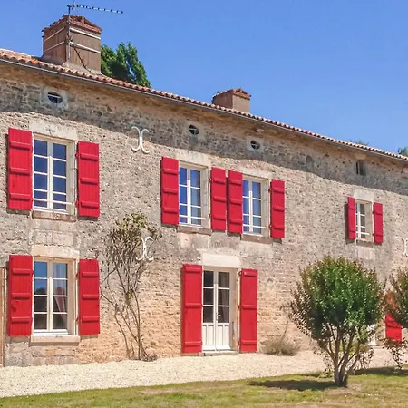 Stunning In St Maixent De Beugne Tatil Evi