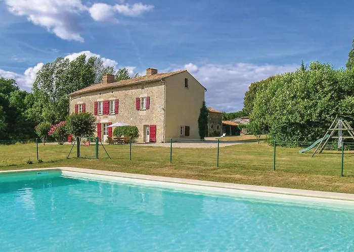 Casa vacanze Stunning In St Maixent De Beugne