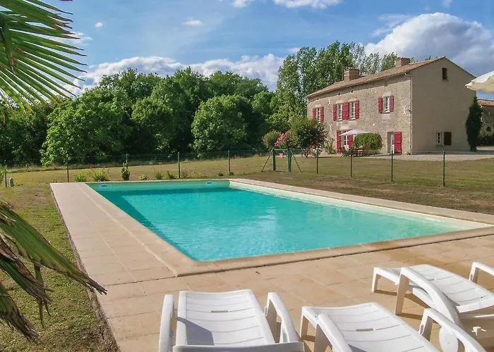 Casa vacanze Stunning In St Maixent De Beugne *