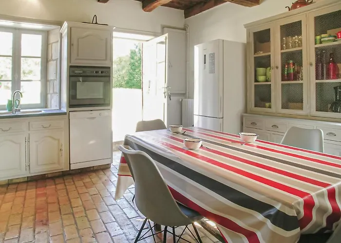 Casa vacanze Stunning In St Maixent De Beugne *