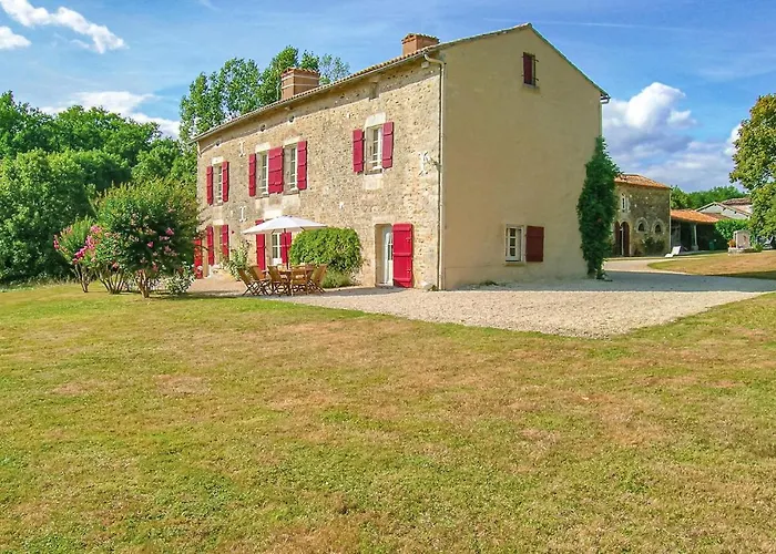 Stunning In St Maixent De Beugne Casa vacanze