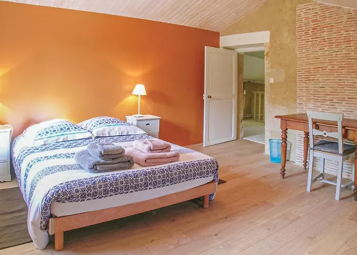 Casa vacanze Stunning In St Maixent De Beugne *