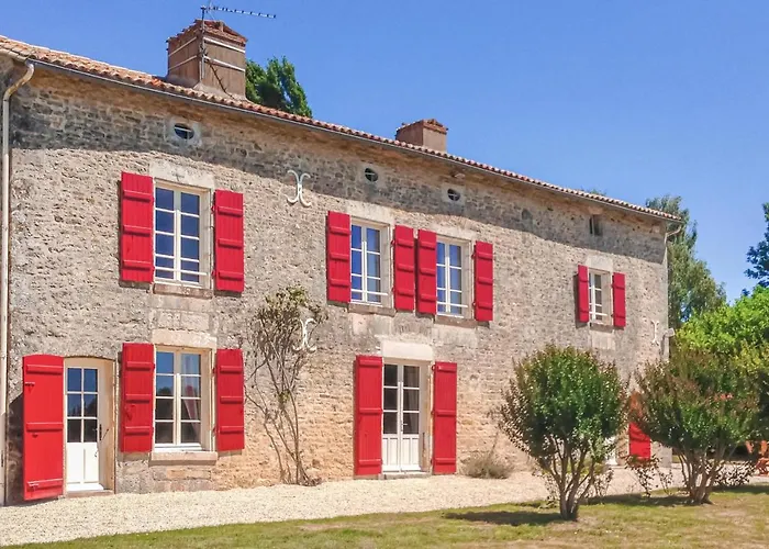 Stunning In St Maixent De Beugne Casa vacanze